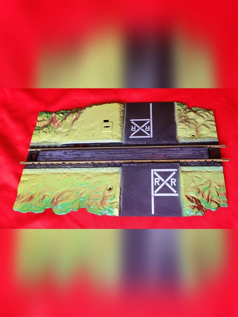 Tyco #908 RAILROAD CROSSING BASE FOR HO TRAINS, INCOMPLETE